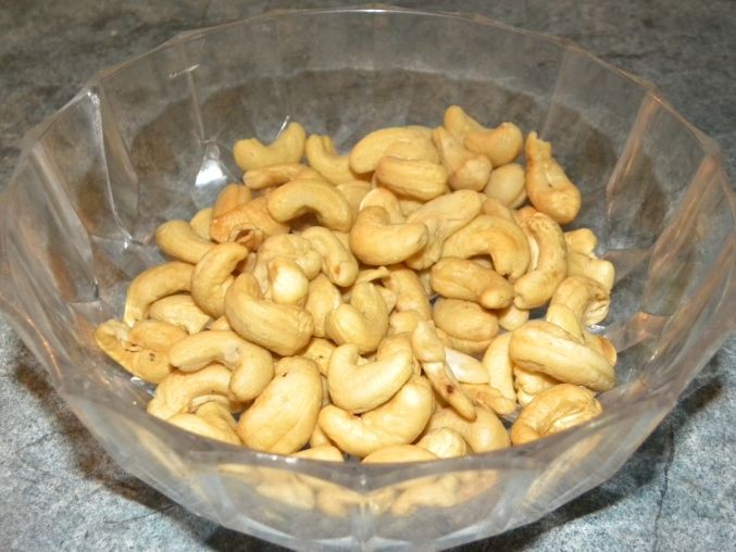 File:Cashews2.JPG