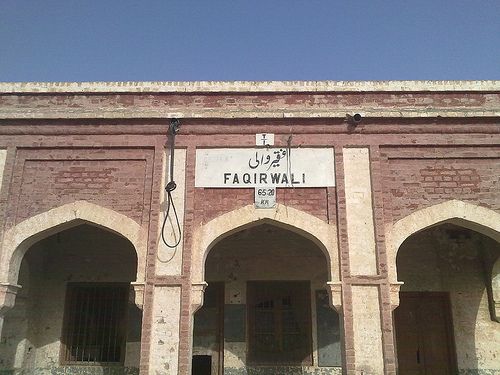 File:Faqirwali Railway Station.jpg