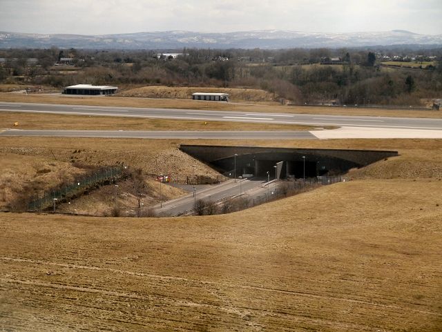 File:Manchester Airport A538 tunnel.jpg