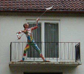 File:Mondstupfler man catching the moon heubach.jpg