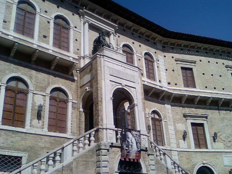 File:Palazzo dei Priori Fermo, 2008.jpg