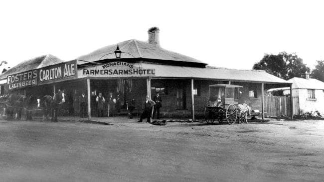 File:The Farmer's Arms Hotel in 1925.jpg