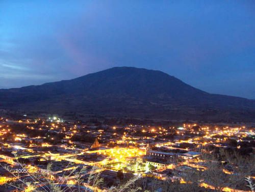 File:Ahuacatlan de Noche.jpg