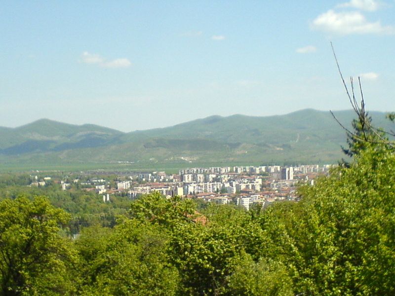 File:Botevgrad.ot.Chekanicia.800px.jpg