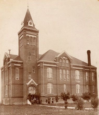 File:Griggs County Courthouse (c. 1892).jpg