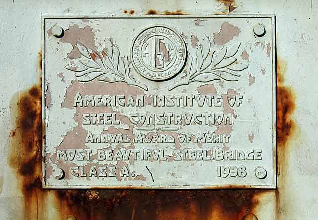 File:IMG 4122 Arrigoni Bridge award plaque.jpg