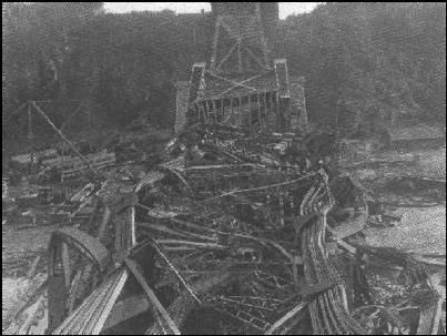 File:Quebec Bridge Collapse of 1907.jpg