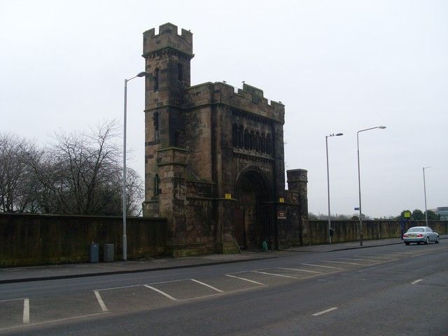 File:Southern Necropolis gatehouse, Glasgow.jpg