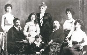 File:The Fortune Family, ca 1900.jpg