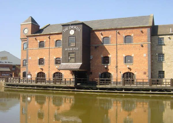 File:Wigan Pier - geograph.org.uk - 4175.jpg