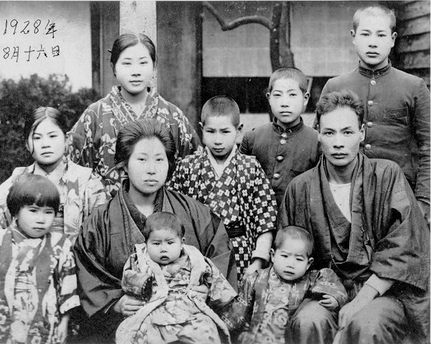 File:Asian Family in Brazil.jpg