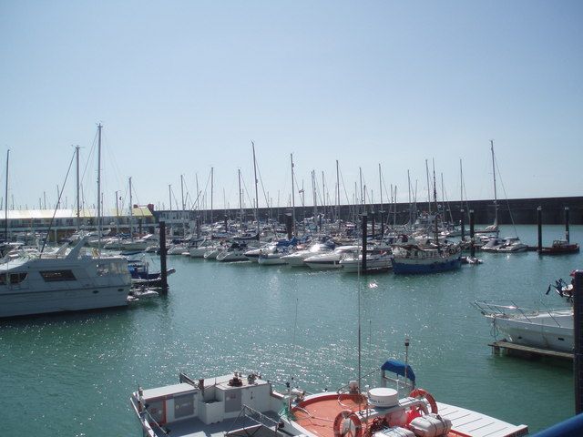 File:Brighton Marina - geograph.org.uk - 1413071.jpg