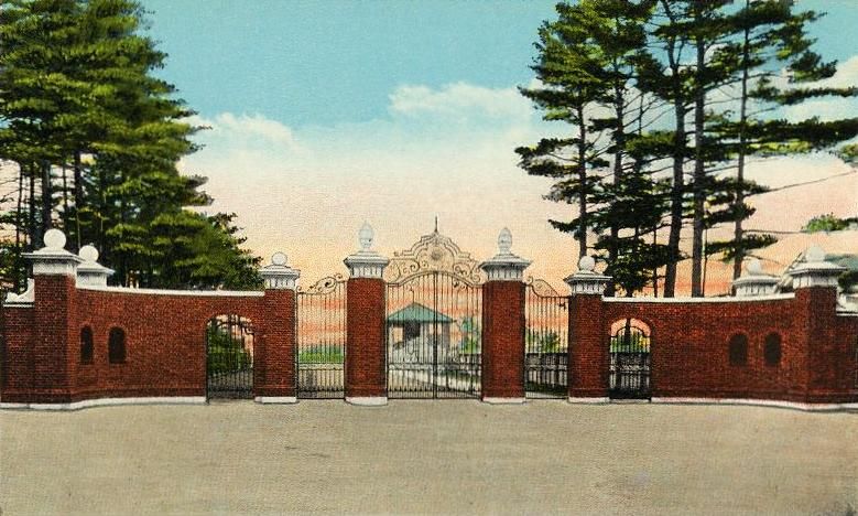 File:Class of 1903 Gates, Bowdoin College.jpg