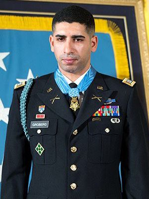 File:Florent Groberg awarded-Medal-of-Honor-(cropped).jpg