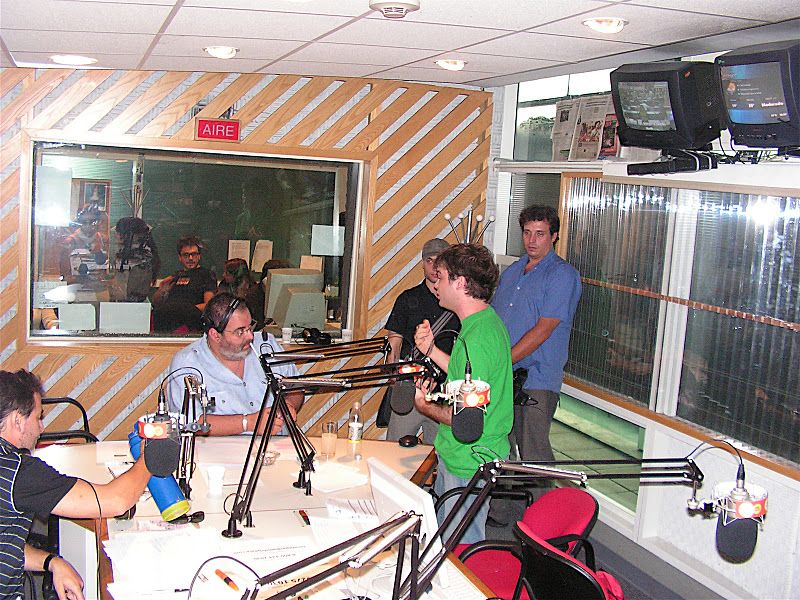 File:Jorge Lanata and Argentonia Staff.jpg