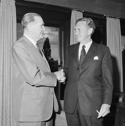 File:McEwen And Gorton.jpg