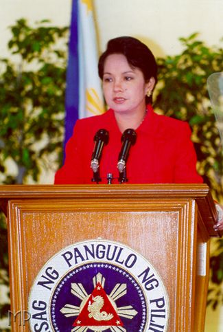 File:President Gloria Macapagal-Arroyo APEC 2001.jpg