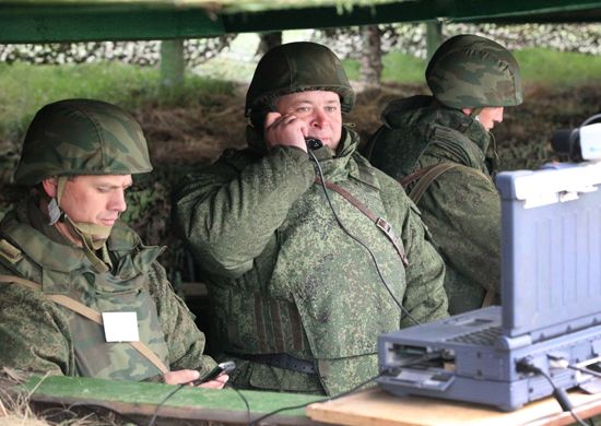 File:Russian servicemen during Tsentr-2011.jpg