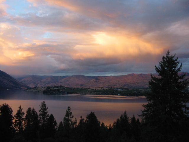 File:Sunset at Lake Chelan.JPG