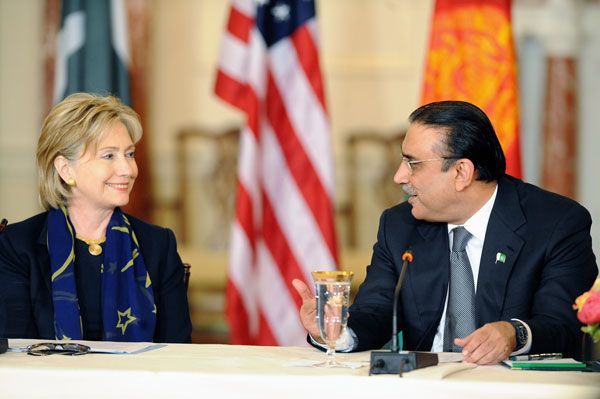 File:Zardari and Hillary clinton.jpg