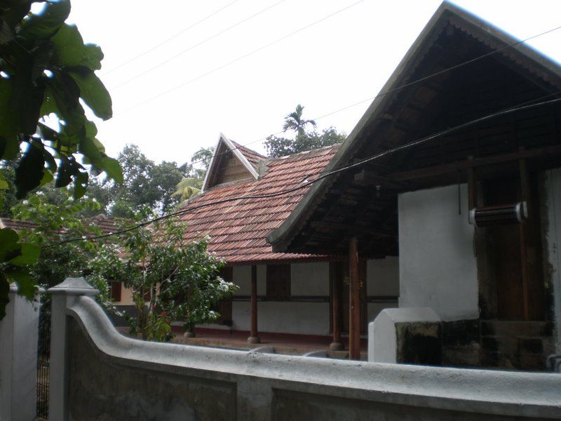 File:Aranmula Palace.jpg