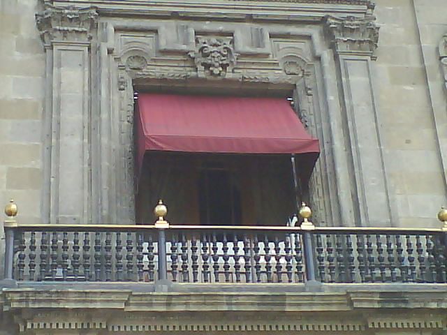 File:Balcon central de Palacio Nacional.JPG