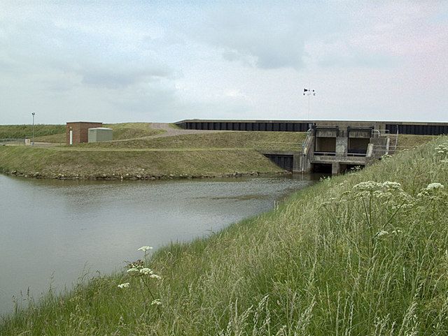 File:Lawyers Sluice - geograph.org.uk - 189205.jpg