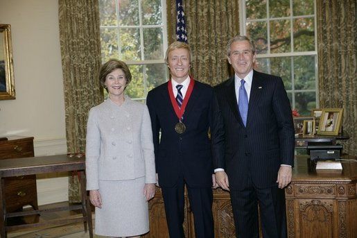 File:Leslie Keno and President Bush.jpg