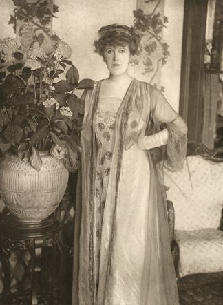 File:Mrs Hwfa Williams Bassano.jpg