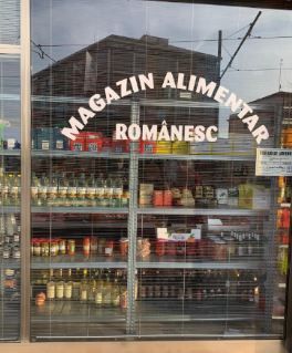 File:Romanian shop in Arcella, Italy.jpg