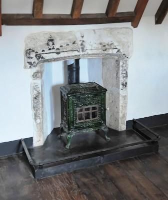 File:South bed chamber fireplace.jpg