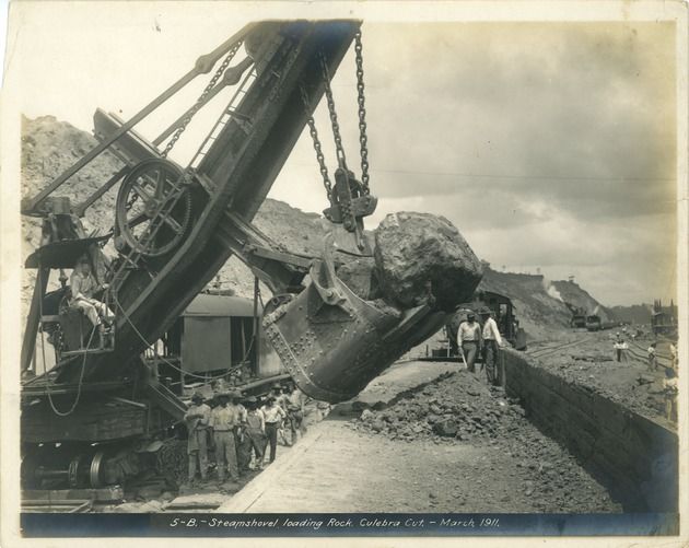 File:Steamshovel Loading Rock.jpg