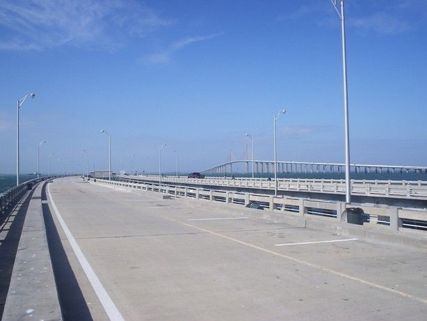 File:Sunshine skyway pier 01.jpg