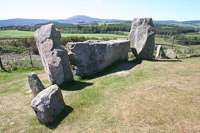 File:Tomnaverie Stone Circle (geograph 2438741).jpg