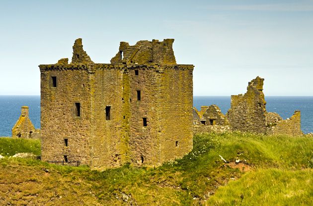 File:Dunnottar Castle - geograph.org.uk - 1550279.jpg