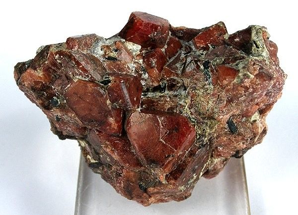 File:Eudialyte-163974.jpg