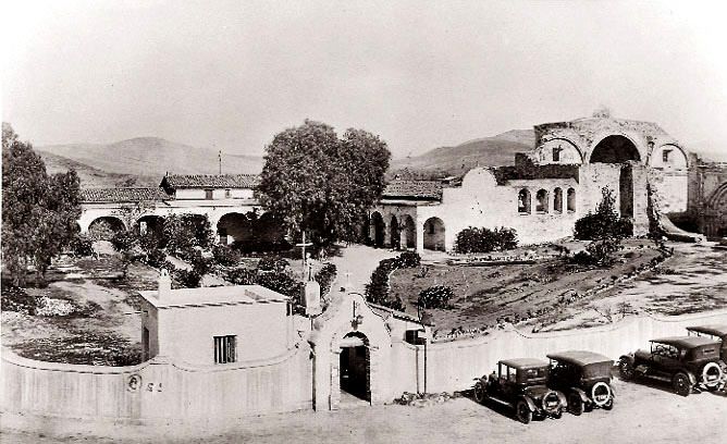 File:Mission San Juan Capistrano circa 1921.jpg