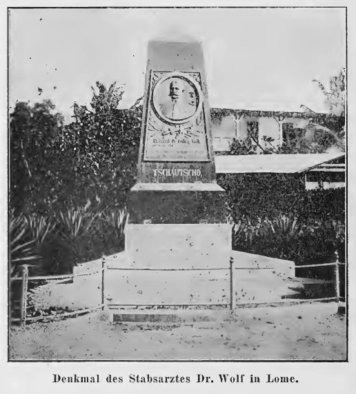 File:Monument Dr. Wolf Lome (Togo).jpg