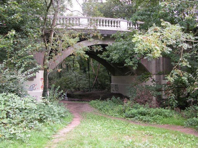 File:River Trym at Coombe Dingle.jpg