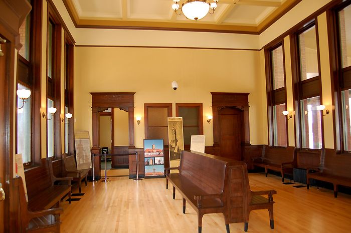 File:Springfield Union Station waiting room 2007.jpg