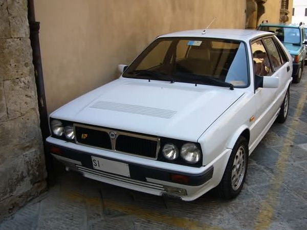 File:1992 Lancia Delta HF Turbo (14311880441).jpg