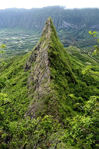 File:Ahiki Olomana Third Peak.jpg