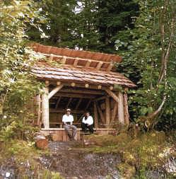 File:Bay of Pillars Shelter.jpg