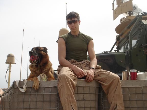 File:Dustin J. Lee with Lex in Iraq.jpg