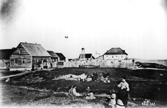 File:Fort Albany, Ontario, 1886.jpg