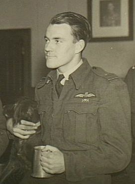 File:Hugo Armstrong, 1943 (cropped).jpg