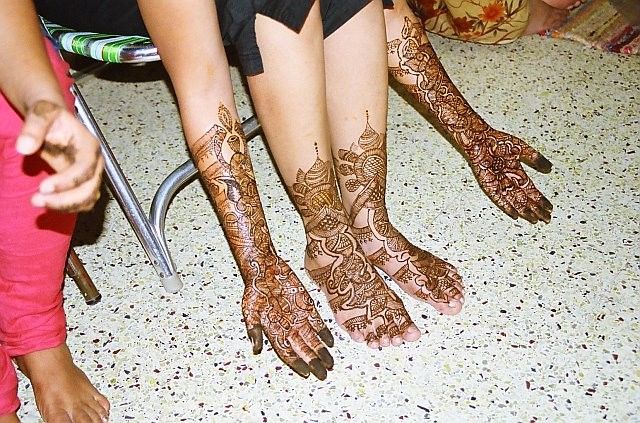 File:Mehendi decoration on feet.jpg