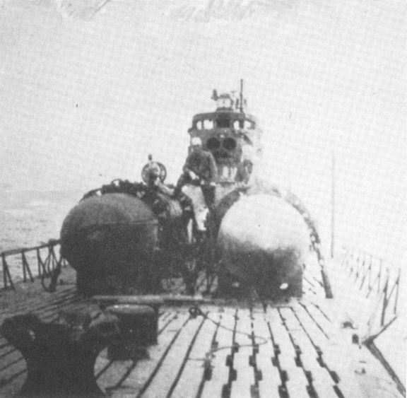 File:2 kaiten atop C2 submarine.jpg