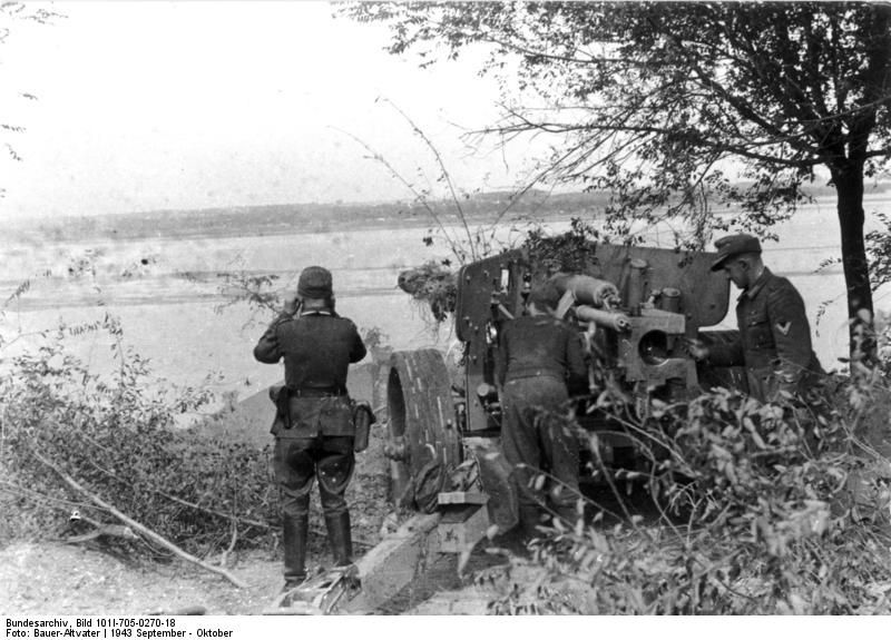 File:Bundesarchiv Bild 101I-705-0270-18, Russland, Panzerabwehrkanone.jpg