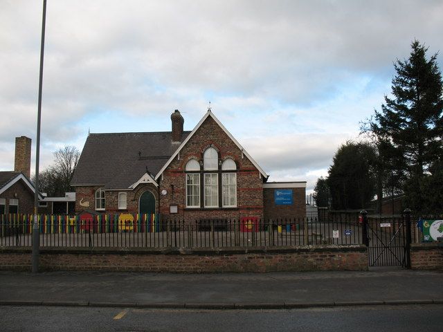 File:Carlton Miniott primary school.jpg